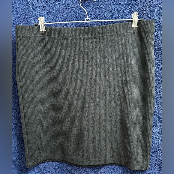 SHEIN Curve Ribbed Black Mini Skirt - Picture 4 of 8